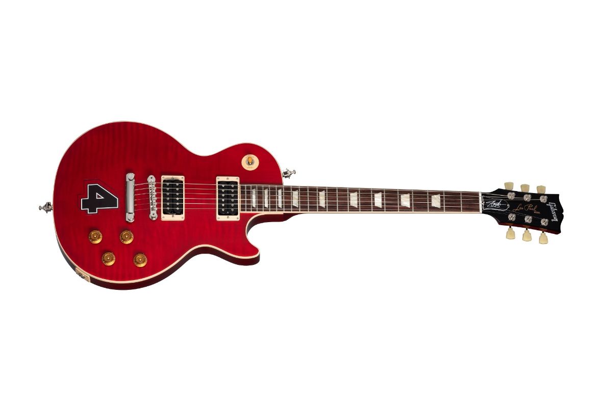 Slash Les Paul Standard 4 Album Edition guitar in Translucent Cherry, con adesivo dedicato a 4